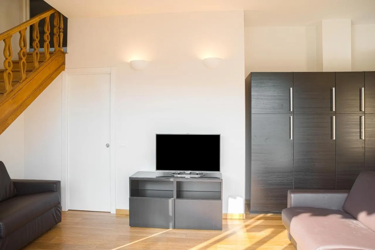 Apartments Florence - Pier Capponi Duomo 0*,  Italia